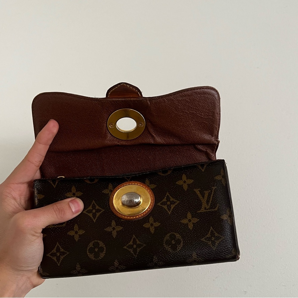 Louis Vuitton - Picture 2 of 14